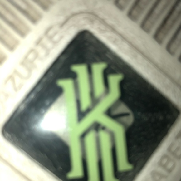 Kyrie 3 Black Ice - Picture 8 of 9